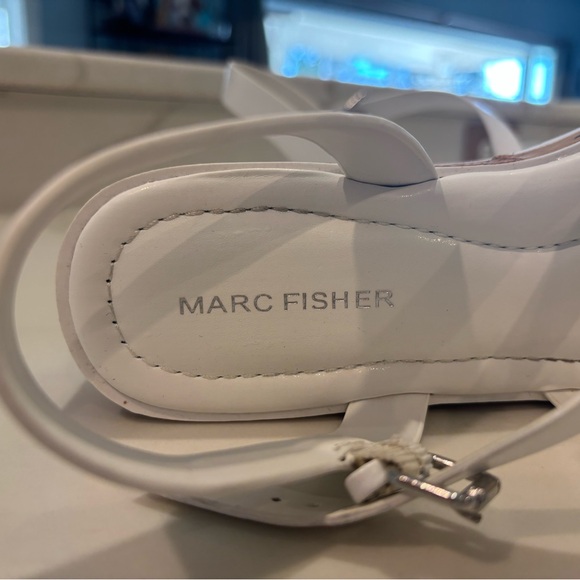 Marc Fisher White Flat Sandals with Slingback Strap and Glossy Straps - Picture 4 of 5